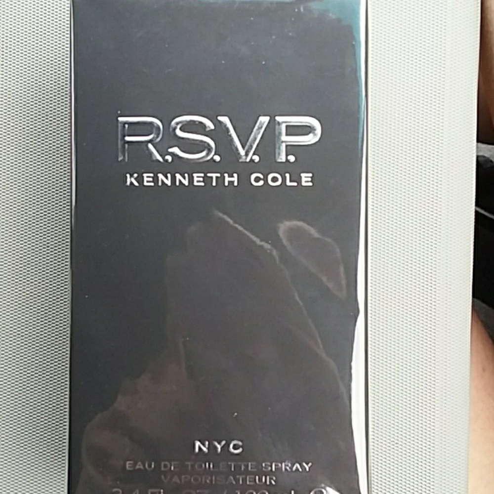 Kenneth Cole RSVP New in plastic